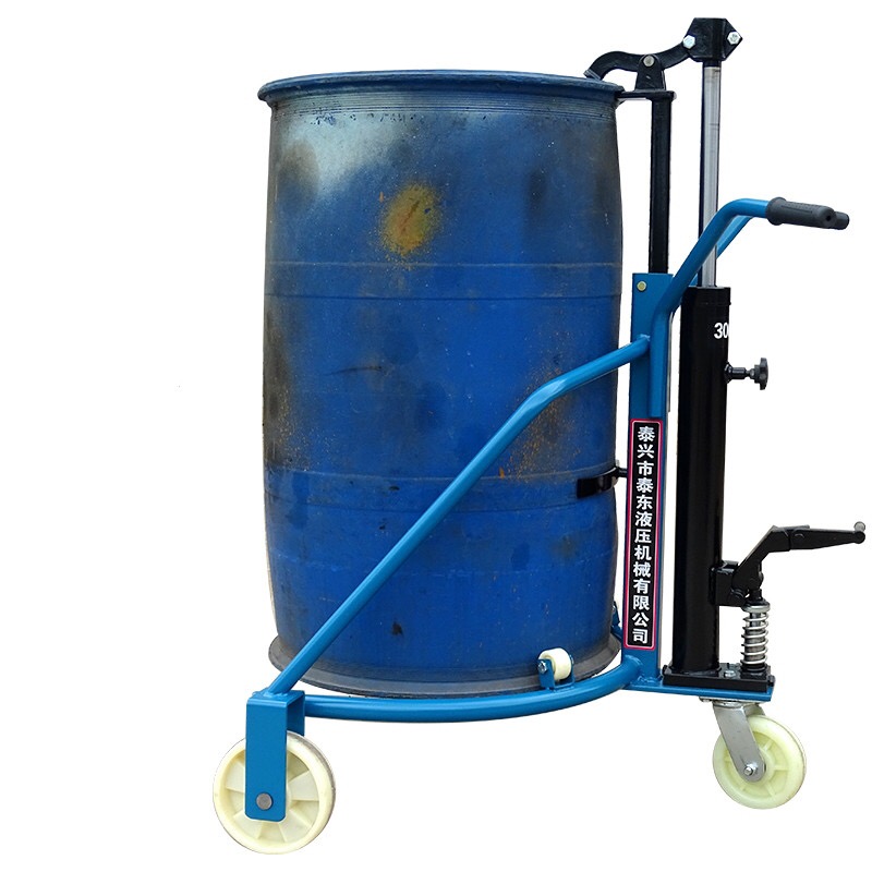 Hydraulic oil drum handling vehicle